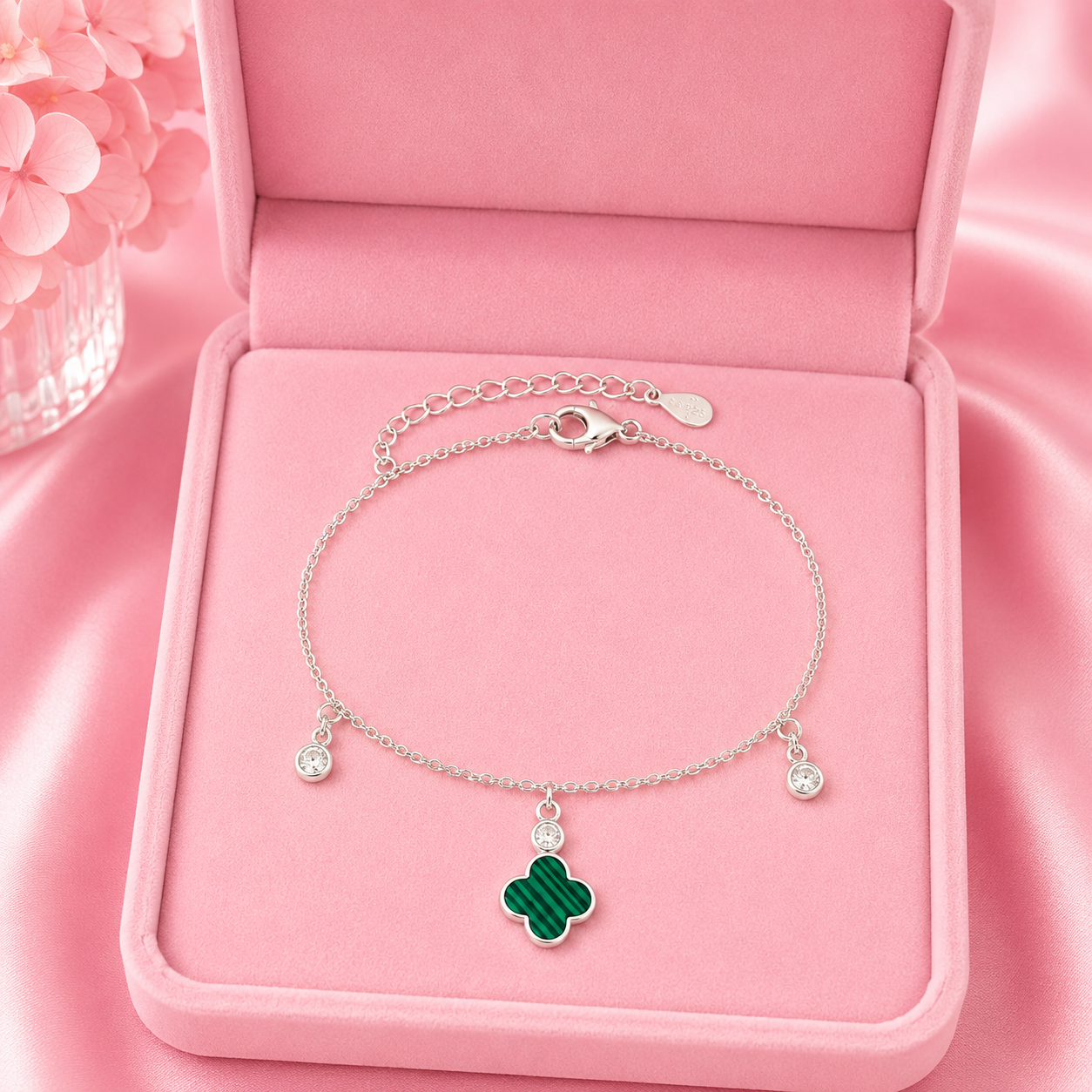Pulsera Fina con Trébol Verde al Centro