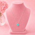 Collar con colgante Trébol en Azul Claro